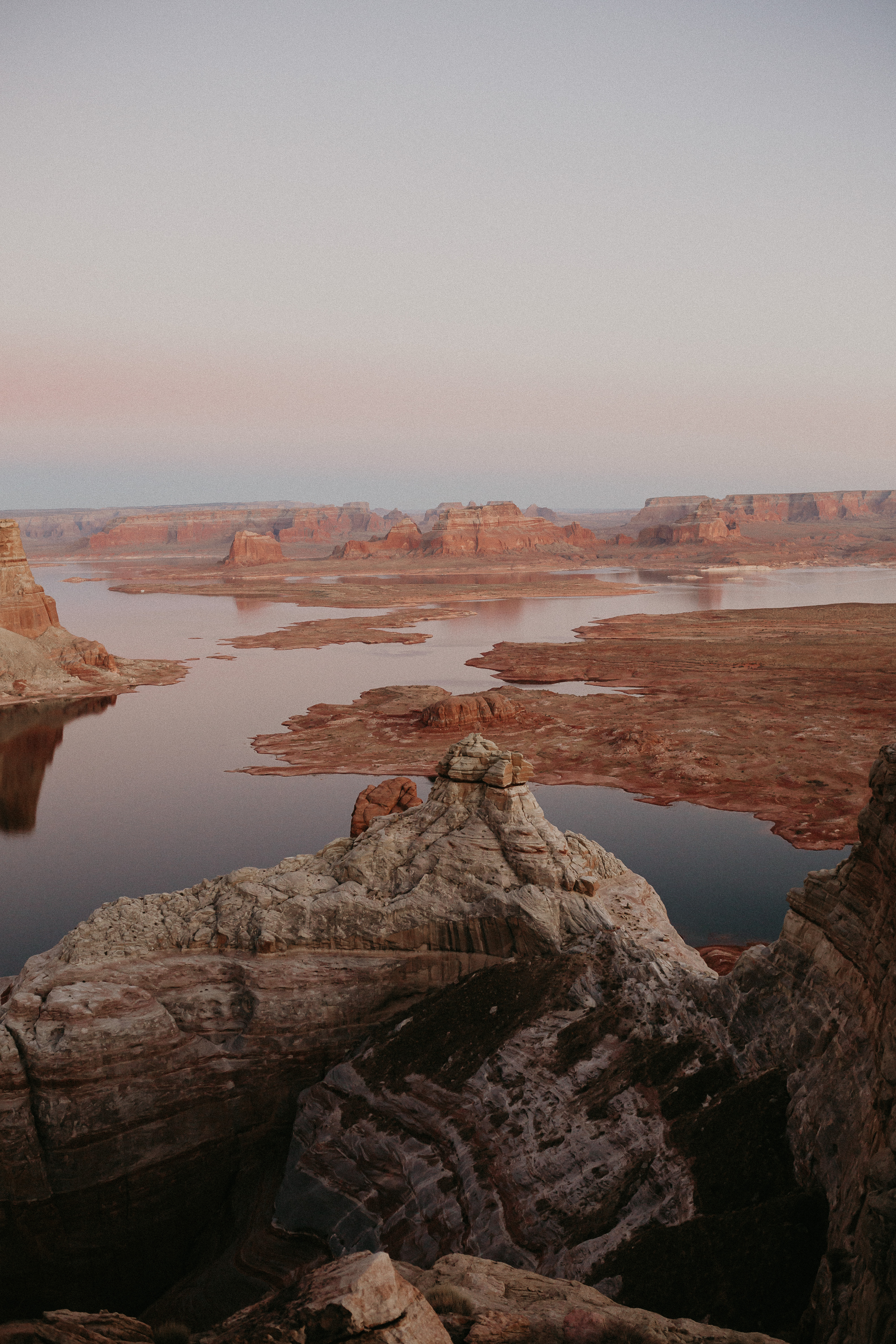 Sunset at Lake Powell in Page, Arizona during elopement